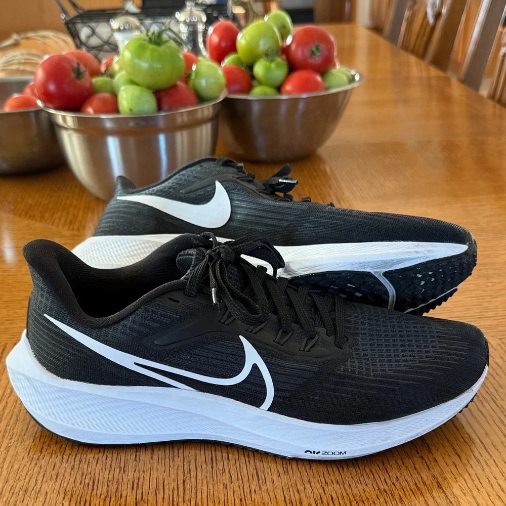 Women’s Nike Pegasus 39 size 8.5 Running Shoes - Picture 1 of 14